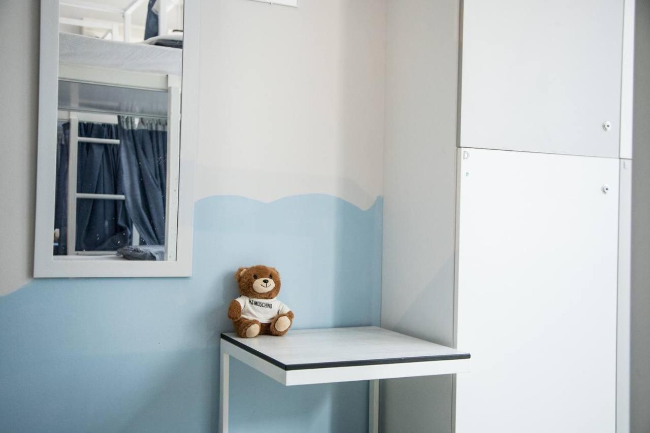 Хостел Let Me Take My Bunk Bed Афины Экстерьер фото