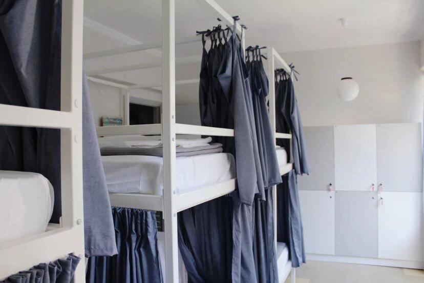 Хостел Let Me Take My Bunk Bed Афины Экстерьер фото